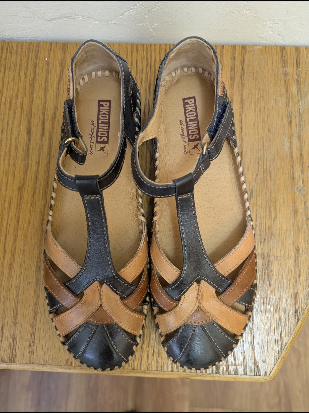 Pikolinos Women's Tan and Navy Blue Leather T-Strap Sandals
